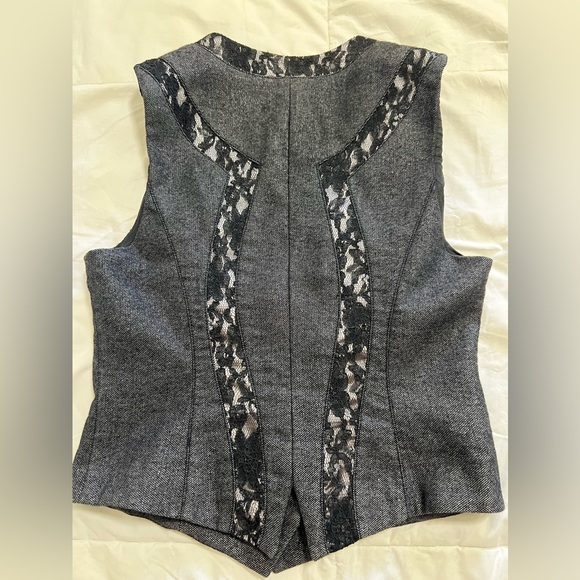 Bebe lace vest Size small - Picture 2 of 3